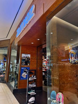Fashion Q, 21880 Hawthorne Blvd, Torrance, CA 90503, US