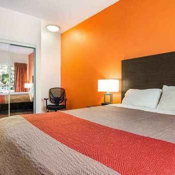 Econo Lodge - Motel Surrey BC Single Queen - Hotels Near Me - Surrey, British Columbia Econo Lodge - Motel Surrey BC Single Queen - Hotels Near Me - Surrey, British Columbia
