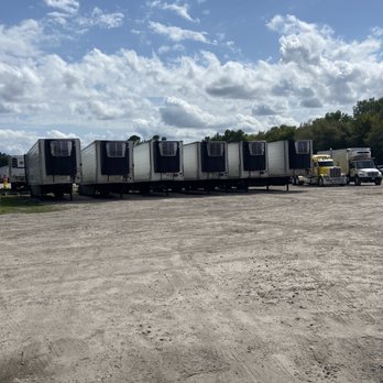 Pinto Transport - Big parking yard - Commercial Truck Repair Near Me - Winter Haven, Florida Pinto Transport - Big parking yard - Commercial Truck Repair Near Me - Winter Haven, Florida