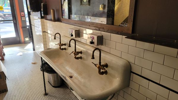 Magnolia SF - Haight by null