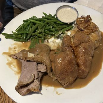 Elephant & Castle - The Sunday Roast - my colleague ordered and they said it was good. They cleaned their plate. - British Near Me - Toronto, Ontario