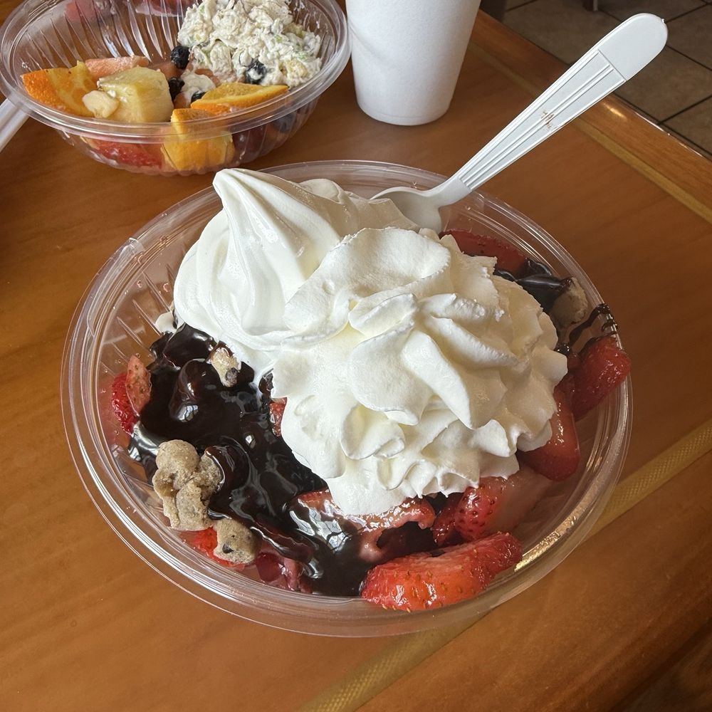 Ivanhoe's Drive In - Strawberry shortcake with hot fudge and cookie dough - Ice Cream & Frozen Yogurt Near Me - Upland, Indiana