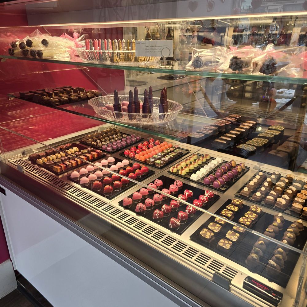 Le Macaron French Pastries - Patisserie/Cake Shop Near Me - Bethlehem, Pennsylvania