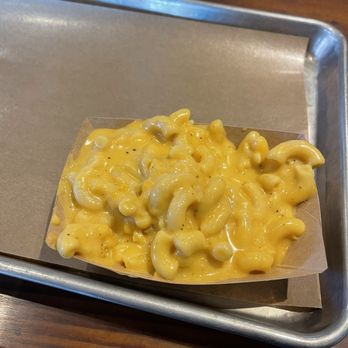 Black's Barbecue Austin - Cheesy mac and cheese - Barbeque Near Me - Austin, Texas Black's Barbecue Austin - Cheesy mac and cheese - Barbeque Near Me - Austin, Texas