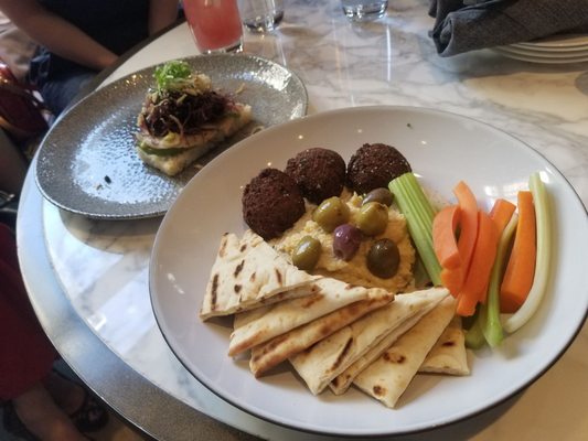 Four Seasons Hotel Denver by null