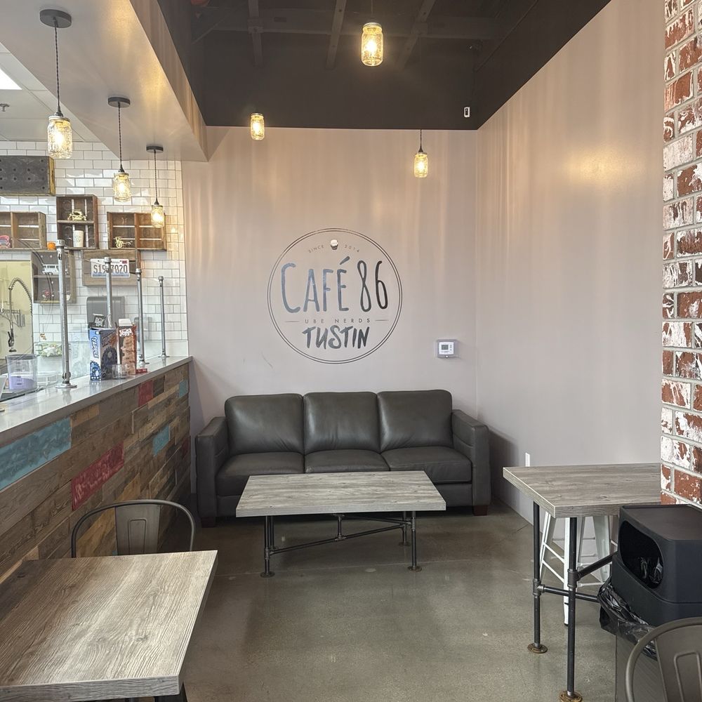 Cafe 86 - Seating area - Desserts Near Me - Tustin, California