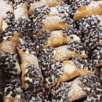 Holy Cannoli - Chocolate chip cannoli - Cafes Near Me - San Jose, California