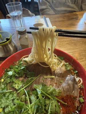 食宴兰州牛肉拉面 Shi Yan Lanzhou Beef Noodles by null