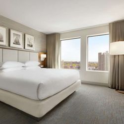 DoubleTree Suites by Hilton Hotel Boston - Cambridge - Guest room