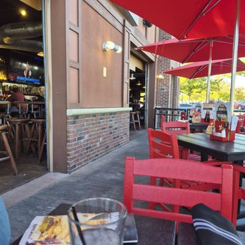 Drake's Paddock Shops - Lovely day for patio dining - American Near Me - Louisville, Kentucky