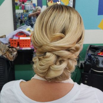 Rayzor's Edge Services - Hair Salons Near Me - St. Cloud, Florida