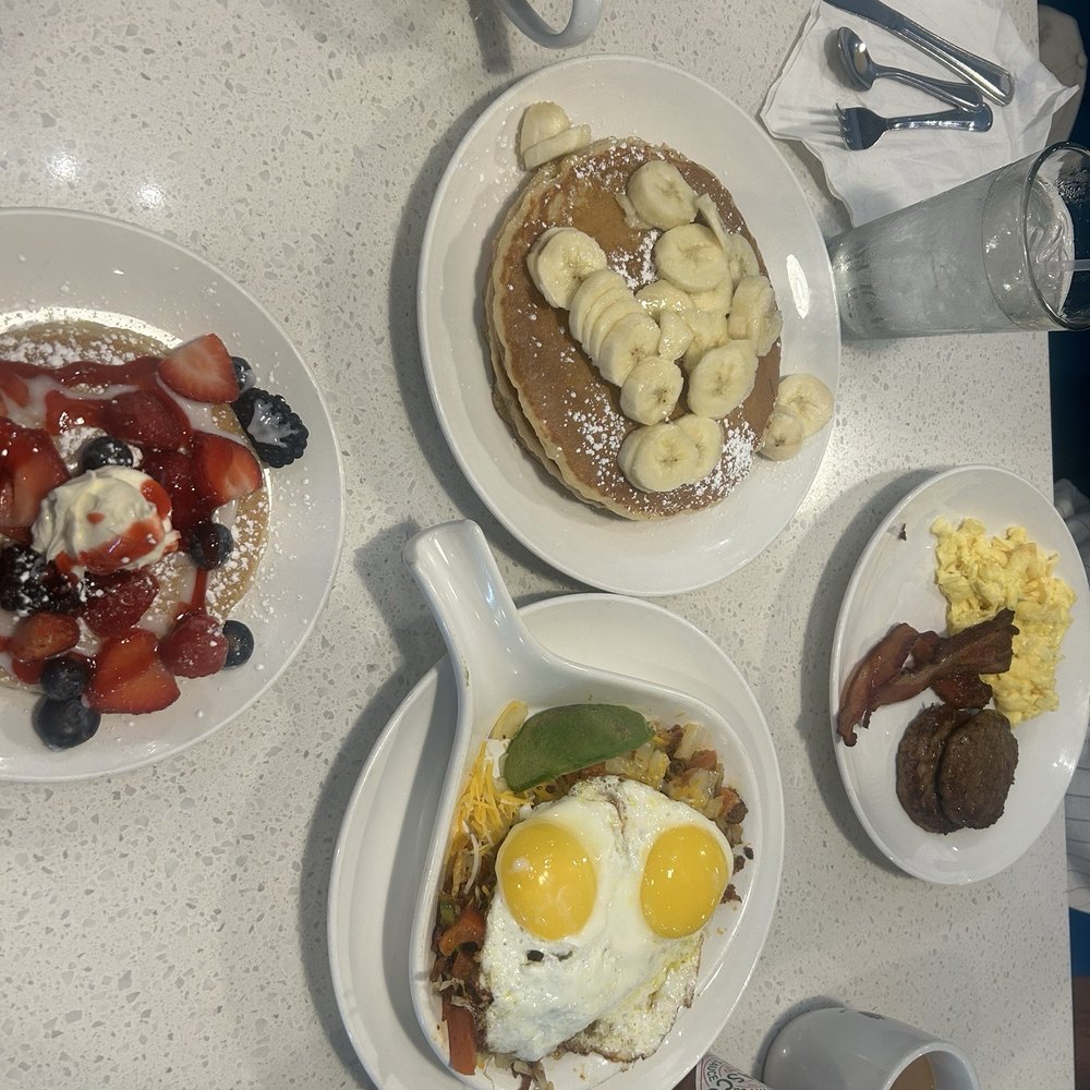 Very berry pancakes Chorizo Skillet Pancakes topped with bananas Eggs, bacon and sausage Very berry pancakes Chorizo Skillet Pancakes topped with bananas Eggs, bacon and sausage