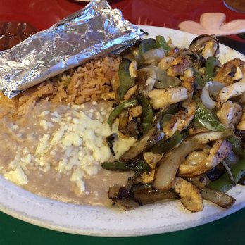 Hacienda Real - California Choice (#28): Chicken & Shrimp with Cheese, Onions, Peppers, with sides of rice & beans. - Mexican Near Me - Eunice, Louisiana
