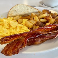 Luckys Cafe - Classic breakfast