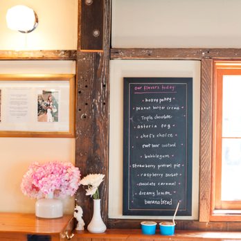 Frite & Scoop - Cute interior and great variety of ice cream flavors - Ice Cream & Frozen Yogurt Near Me - Astoria, Oregon