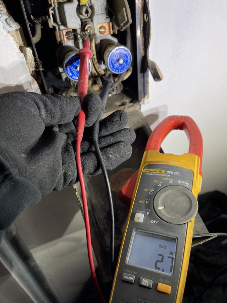 Slide of Ronnie’s Electrical Repairs