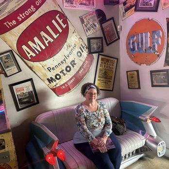 Yesterday's 50's Diner - American Near Me - Bridgeport, Texas Yesterday's 50's Diner - American Near Me - Bridgeport, Texas