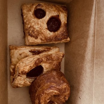 Manresa Bread - Cinnamon Peach Hand Pie - Top of pic - Bakeries Near Me - Los Gatos, California Manresa Bread - Cinnamon Peach Hand Pie - Top of pic - Bakeries Near Me - Los Gatos, California