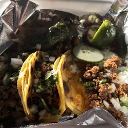Tacomiendo - Chorizo and asada tacos
