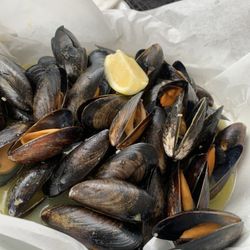 Mussels in wine, butter broth