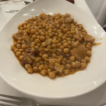 Hotel Duran - Chick peas and tripe with bacon... - Hotels Near Me - Figueres, GI