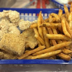 Craving Crab - Fried basket with catfish and shrimp