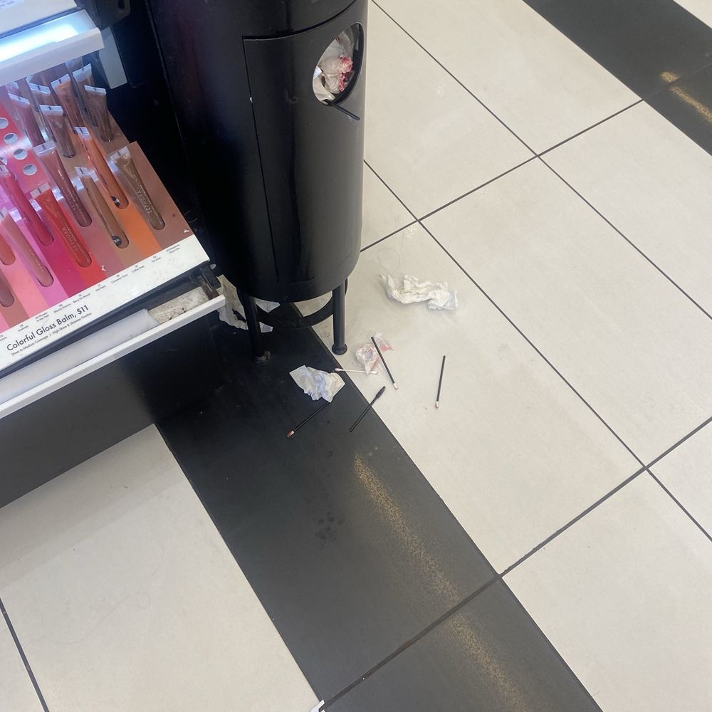SEPHORA - Trash just over flowing - Cosmetics & Beauty Supply Near Me - Southlake, Texas SEPHORA - Trash just over flowing - Cosmetics & Beauty Supply Near Me - Southlake, Texas