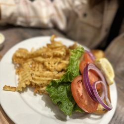 Bigg Daddys Restaurant & Tavern - Fish sandwich