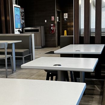 McDonald's - Tables - Burgers Near Me - Covington, Washington McDonald's - Tables - Burgers Near Me - Covington, Washington