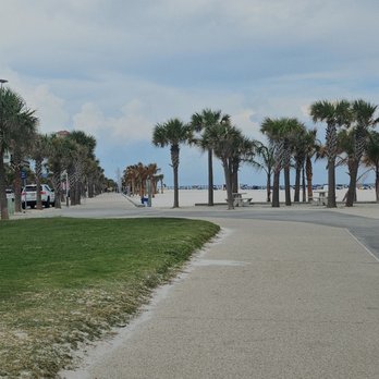 Gulf Shores Beach - Traveling down public beach access Gulf shores - Beaches Near Me - Gulf Shores, Alabama Gulf Shores Beach - Traveling down public beach access Gulf shores - Beaches Near Me - Gulf Shores, Alabama