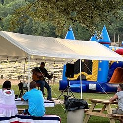 Arrowhead Resort - Live music and bounce houses for the kids!