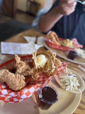Roscoe's House of Chicken and Waffles by null