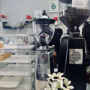 Moon Coffee Lab - Counter view - Coffee & Tea Near Me - New York, New York