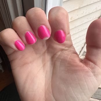 White Lotus Nails - Chipped nail 4 days after mani - Nail Salons Near Me - Vienna, Virginia