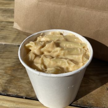 Beecher's Handmade Cheese - World's Best Mac and Cheese Large - Cheese Shops Near Me - Seattle, Washington