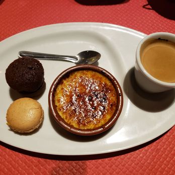 Rouge Bis - Sampler dessert. Bite size brownie, macaron, creme brule & expresso shot! - Brasseries Near Me - Paris, 75 Rouge Bis - Sampler dessert. Bite size brownie, macaron, creme brule & expresso shot! - Brasseries Near Me - Paris, 75
