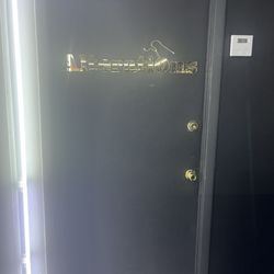 Lady's Cache Alterations, Boutique & Dry Cleaning - Alterations door.