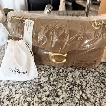 Coach - Outlet Stores Near Me - Aurora, Illinois