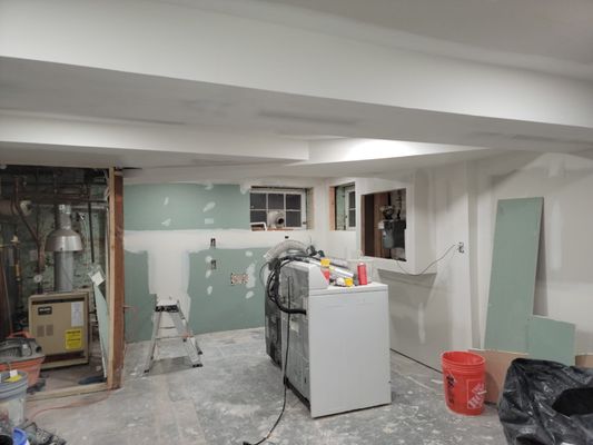 Mj & M Construction Logo