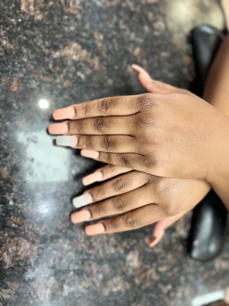 Premier Nails & Spa Logo