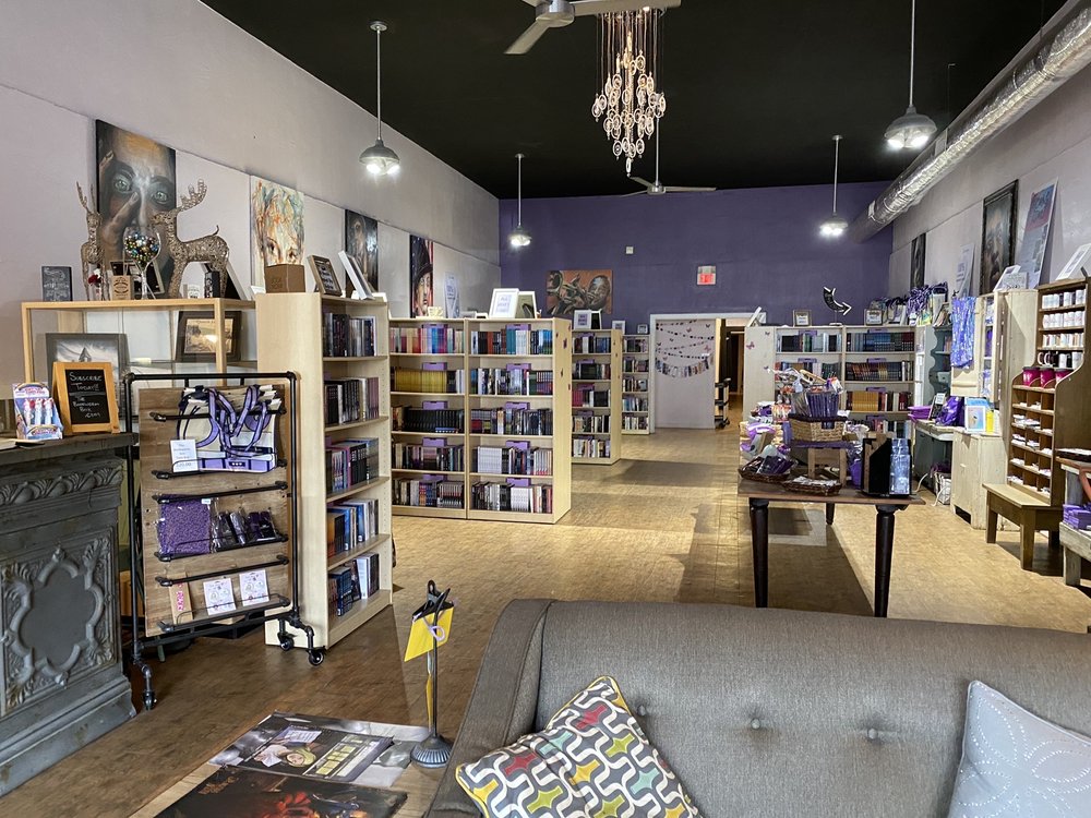 THE BOOKWORM BOX Updated October 2024 204 Main St, Sulphur Springs