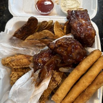 T H C Trap House Chicken - First impression upon opening the box was very good. Appearance and aroma was on point!! - Chicken Wings Near Me - Jacksonville, Florida T H C Trap House Chicken - First impression upon opening the box was very good. Appearance and aroma was on point!! - Chicken Wings Near Me - Jacksonville, Florida