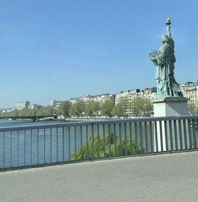 Statue of Liberty by null