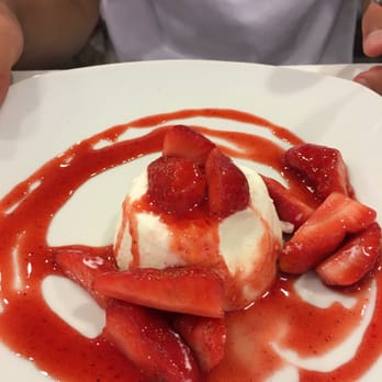 Europa - Panna cotta with strawberries - Pizza Near Me - Camaiore, LU