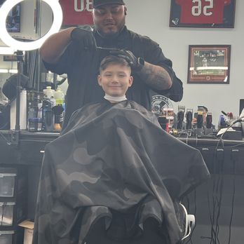 Headliners Barbershop - Barbers Near Me - League City, Texas Headliners Barbershop - Barbers Near Me - League City, Texas