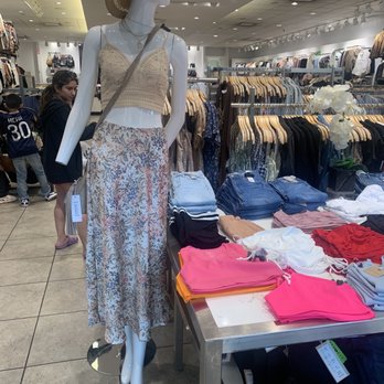Q Luv - Lovely - Accessories Near Me - Palmdale, California