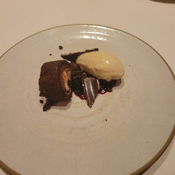 Gramercy Tavern - Chocolate cake - New American Near Me - New York, New York Gramercy Tavern - Chocolate cake - New American Near Me - New York, New York