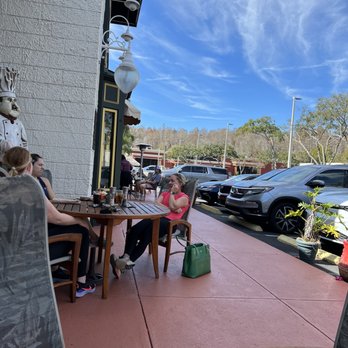 Michael's Grill - Outside sitting - Seafood Near Me - Tampa, Florida