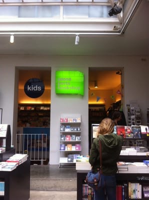 Passa Porta Bookshop by null
