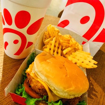 Chick-fil-A - Chick-fil-A Deluxe Sandwich, Waffle Fries & Lemonade - Fast Food Near Me - Arlington, Virginia